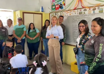 Las autoridades municipales de Los Guayos comenzaron a implementar el programa Carabobo Sostenible va a tu Escuela, con la Unidad Educativa Estadal "Ramona de Romero" como sede del plan piloto.