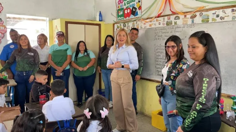 Las autoridades municipales de Los Guayos comenzaron a implementar el programa Carabobo Sostenible va a tu Escuela, con la Unidad Educativa Estadal "Ramona de Romero" como sede del plan piloto.
