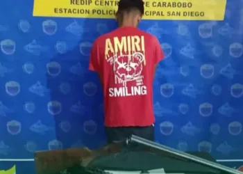 Un hombre fue detenido en el sector El Morro II del municipio San Diego por posesión ilegal de un arma de fuego.