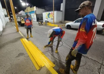 La alcaldía de Valencia inició un operativo de demarcación vial en las calles y avenidas del centro histórico de la entidad.