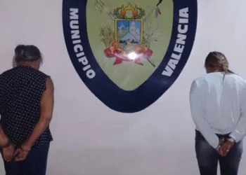 Dos mujeres fueron detenidas por haber hurtado productos de un local de la compañía Farmatodo, ubicado en La Trigaleña.