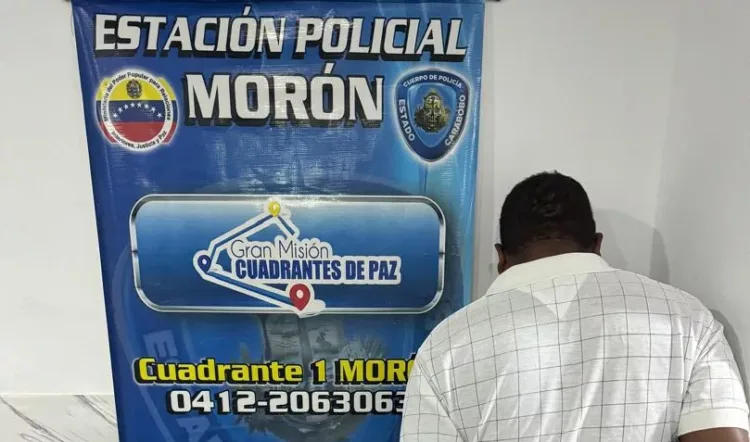 Un sujeto fue detenido en la avenida Falcón de Morón este sábado 22 de febrero por portar un arma de fuego de manera ilícita.