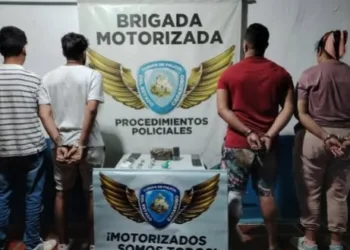 Cuatro sujetos fueron detenidos en Valencia por presuntamente dedicarse a la venta de drogas como cocaína, crack y marihuana. De acuerdo a los reportes oficiales, la aprehensión fue ejecutada por la Policía de Carabobo en la avenida Lara con Branger.