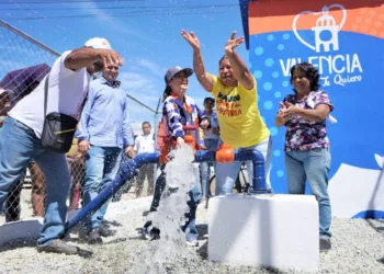 La municipalidad de Valencia reactivó el pozo de agua profunda de la comunidad Brisas de Valencia, por órdenes de la alcaldesa encargada Dina Castillo.