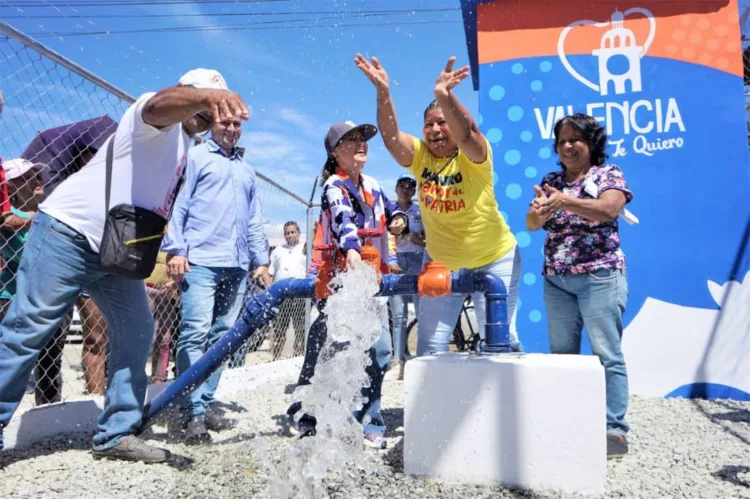 La municipalidad de Valencia reactivó el pozo de agua profunda de la comunidad Brisas de Valencia, por órdenes de la alcaldesa encargada Dina Castillo.