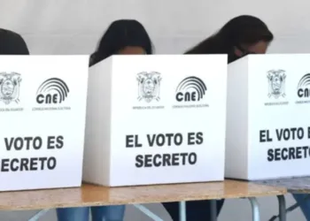 Este domingo tuvo lugar la primera vuelta de las elecciones presidenciales en Ecuador. De acuerdo con Diana Atamiant, presidenta del Consejo Nacional Electoral (CNE), se registró la participación de un 83% de los posibles votantes.