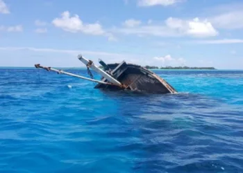 El naufragio de una embarcación en la costa caribeña de Panamá este viernes produjo la muerte de una niña venezolana de 8 años de edad; 20 personas más tuvieron que ser rescatadas.