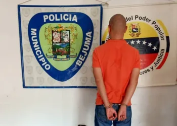 Un maestro escolar fue detenido en Bejuma por presuntamente haber acosado a una alumna de 12 años de edad.