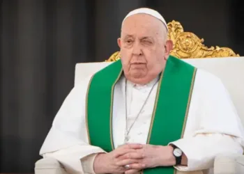 De acuerdo al departamento de prensa de la Santa Sede, el papa Francisco ha pasado una noche tranquila, a pesar de que recientemente se conoció que se encontraba bajo estricta vigilancia médica.