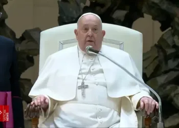 El papa Francisco ha sido hospitalizado este viernes a raíz de un cuadro de bronquitis que ha padecido durante la última semana.
