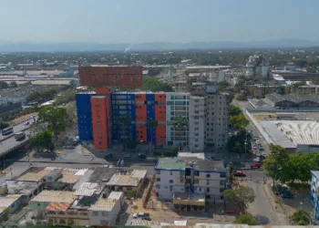 La gobernación del estado Carabobo, en conjunto con la alcaldía de Valencia, anunció avances en los trabajos de rehabilitación integral de los Súper Bloques de la parroquia San Blas, en el municipio Valencia.