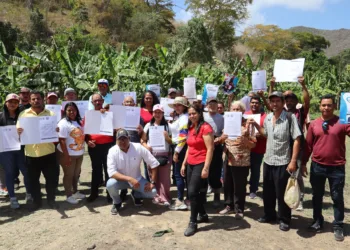 Un total de 32 títulos agrarios fueron entregados a productores locales del sector Pitiguao, por parte del Instituto Nacional de Tierras (INTI) en conjunto con las autoridades municipales de Puerto Cabello.