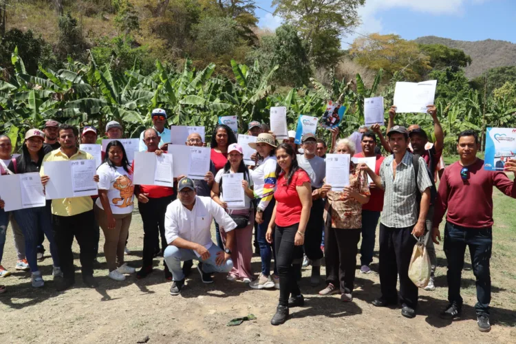 Un total de 32 títulos agrarios fueron entregados a productores locales del sector Pitiguao, por parte del Instituto Nacional de Tierras (INTI) en conjunto con las autoridades municipales de Puerto Cabello.