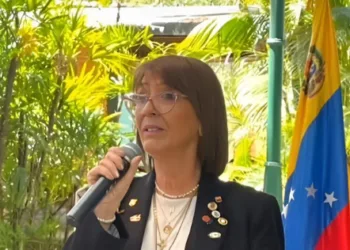 La profesora María Cristina Romero de Grimaldi, profesional destacada con una amplia trayectoria en el sector educativo venezolano, ha sido designada oficialmente como embajadora de Great Little People en Venezuela.