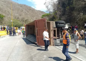 Un hombre de 46 años murió en un accidente vial en la autopista Valencia-Puerto Cabello, a la altura del distribuidor Trincheras, registrado este sábado 8 de marzo.