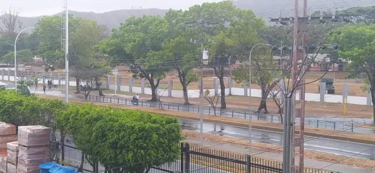 Amaneció lloviendo