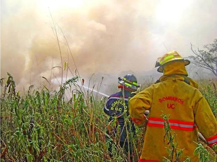 Bomberos UC piden apoyo