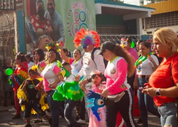 La alcaldía de Guacara llevó a cabo el desfile “Carnavales Pedagógicos Estudiantiles 2025” con jóvenes pertenecientes a planteles educativos de la entidad, gracias a la gestión del mandatario local, Johan Castañeda.