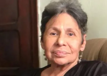 Darsy Alvarado, reconocida periodista venezolana, solicita ayuda para someterse a una cirugía de amputación, necesaria para evitar la propagación de la necrosis en su cuerpo.