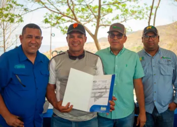 Un total de 52 productores ganaderos de Guacara recibieron certificados de vacunación contra la fiebre aftosa en su segunda fase.
