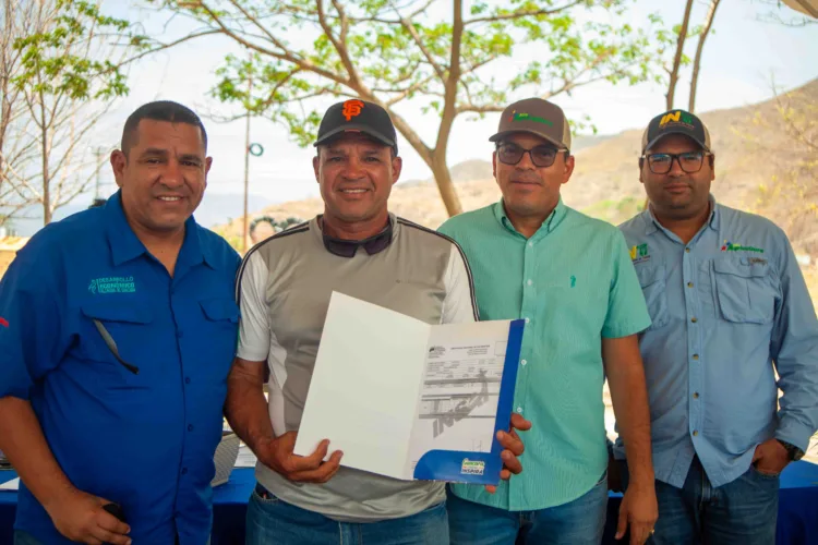 Un total de 52 productores ganaderos de Guacara recibieron certificados de vacunación contra la fiebre aftosa en su segunda fase.