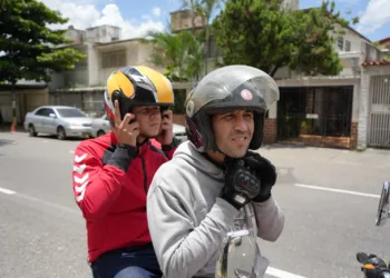 Los percances por documentación de tránsito son muy comunes en Venezuela. Por ello, existe una normativa establecida por el Instituto Nacional de Transporte Terrestre (INTT), para los usuarios que circulen en motocicleta dentro del territorio.