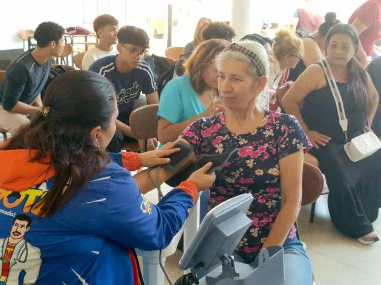 La Universidad Politécnica Territorial de Valencia (UPTV) llevó a cabo este sábado una mega jornada de salud integral especializada en su sede de la parroquia San José. En total, más de 400 personas fueron atendidas.