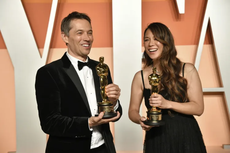 La 97 edición de los Premios Óscar tuvo lugar este domingo en Los Ángeles, donde convergieron diversas estrellas del cine de talla internacional.