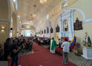 Fieles carabobeños celebraron la firma de votos favorables para aceptar beatificación del beato José Gregorio Hernández este domingo 2 de marzo en la Iglesia de San Francisco, ubicada en el centro de Valencia.