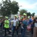 Este sábado tuvieron lugar los Carnavales Turísticos San Diego 2025, con una caminata de dos kilómetros y medio por las calles y avenidas del municipio, además de la Gran Fiesta Neón en la tercera etapa del Parque Metropolitano. Las autoridades sandieganas estiman que más de 3 mil 500 personas disfrutaron del evento. La caminata fue encabezada por el alcalde León Jurado Laurentín, en compañía de la primera dama del municipio y del Tren Ejecutivo, junto con los vecinos de la comunidad. El evento, organizado por la Dirección de Educación, Cultura y Turismo, cumplió con la programación establecida, superando las expectativas. Un camión con música en vivo acompañó el recorrido, seguido de las bandas show de YMCA, Colegio Santa Rosa, burriquitas, zanqueros, muñecos Disney y demás agrupaciones. Las familias con sus niños se unieron con el paso de la caminata y lucieron hermosos disfraces infantiles de los personajes de las películas de cine. Varios adultos también aprovecharon la ocasión para disfrazarse, con atuendos creativos del Hombre Araña, Batman, la Mujer Maravilla, Barney, Mario Bros, entre otros. Luego de llegar a la tercera etapa del Parque Metropolitano, el alcalde León Jurado agradeció a los asistentes y participantes por su extraordinario civismo durante el desarrollo del evento. Posteriormente, se inició el espectáculo con shows musicales y la esperada Fiesta Neón, en torno a las nueve de la noche.