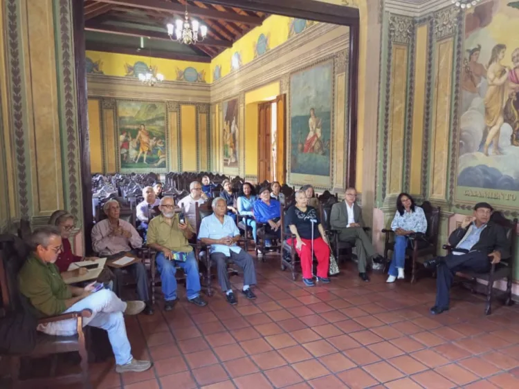 Luego de convocar y presidir el Directorio Ampliado correspondiente al mes de marzo, la profesora Lilian Carrillo retomó sus labores como presidenta de la Sociedad Bolivariana de Venezuela en Carabobo