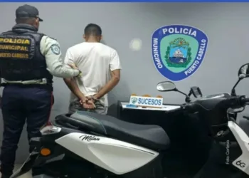Un hombre fue detenido en Puerto Cabello tras agredir física y verbalmente a uniformados de la Policía Municipal de la entidad.