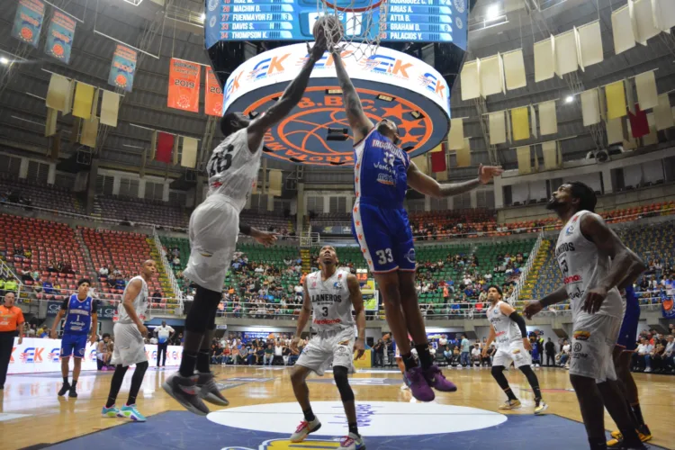Trotamundos de Carabobo se impuso a Llaneros de Guárico con marcador de 77-75 en el primer partido de la temporada 2025 de la Superliga Profesional de Baloncesto, celebrado el 14 de marzo.