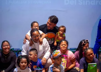 El alcalde de Guacara, Johan Castañeda, acompañó a los padres y representantes de niños con discapacidades de la entidad, para participar en una jornada recreativa y cultural en el marco del Día Mundial del Síndrome de Down.