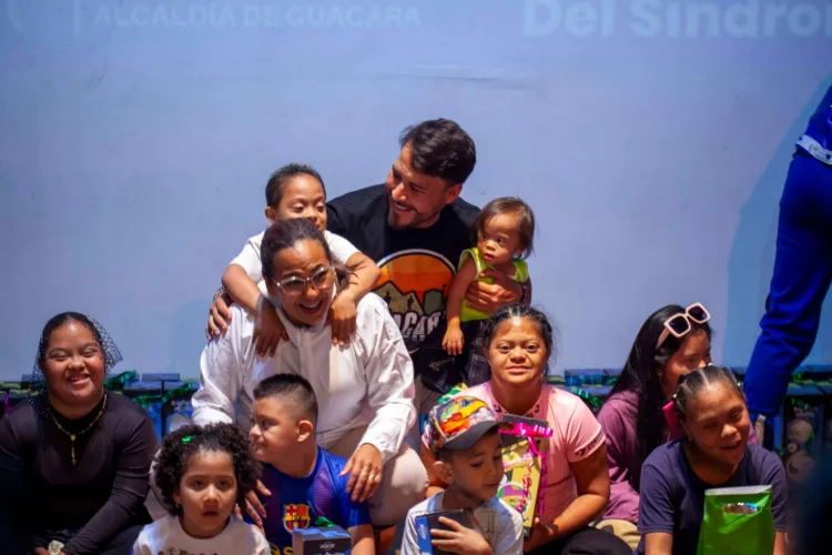 El alcalde de Guacara, Johan Castañeda, acompañó a los padres y representantes de niños con discapacidades de la entidad, para participar en una jornada recreativa y cultural en el marco del Día Mundial del Síndrome de Down.