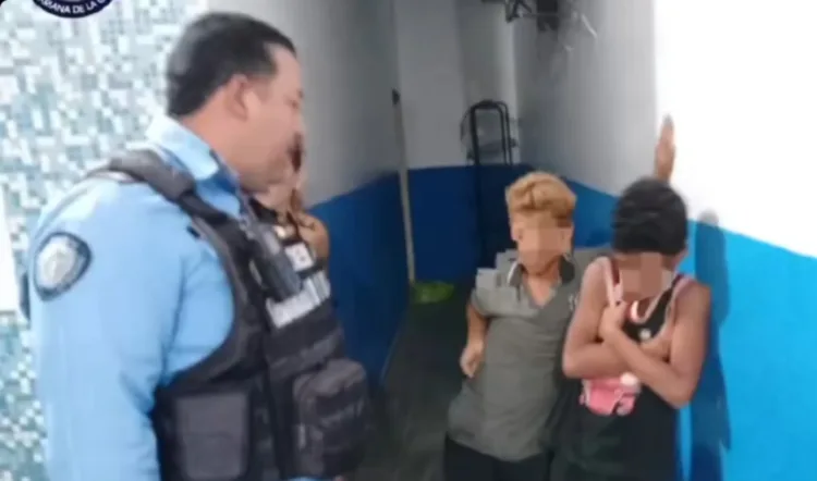 Dos adolescentes en presunta situación de calle fueron rescatados por funcionarios de la Policía de La Guaira en el sector Caraballeda.