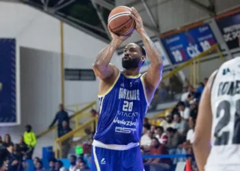 Marinos de Oriente retomó la senda del triunfo tras vapulear este jueves a Panteras de Miranda en el Rutaca Sport Arena, con marcador de 87-56.