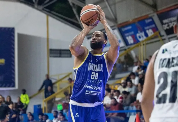 Marinos de Oriente retomó la senda del triunfo tras vapulear este jueves a Panteras de Miranda en el Rutaca Sport Arena, con marcador de 87-56.