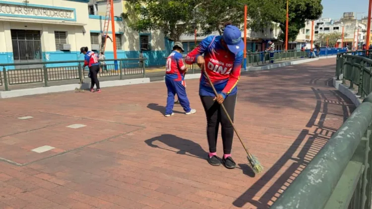 Las autoridades del municipio Valencia avanzan en las labores de rehabilitación de la avenida Las Ferias, en el marco del Plan Integral de Servicios Públicos.