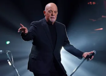 El cantante norteamericano Billy Joel ha suspendido su gira de conciertos por una cirugía a la que se someterá. No ofreció mayores detalles al respecto.