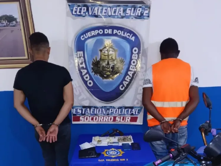 Dos sujetos fueron detenidos en el barrio Bicentenario del municipio Valencia por posesión de estupefacientes.