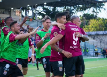 El Carabobo FC derrotó al Monagas SC con marcador de 1 gol a 0 en el estadio Misael Delgado, en una jornada marcada por la polémica y las expulsiones arbitrales.