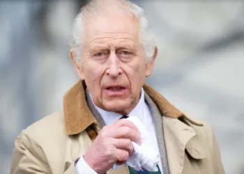 La monarquía británica se vio obligada a suspender parte de los compromisos del rey Carlos III, programados para este viernes, debido a efectos secundarios de su tratamiento contra un tipo de cáncer que no han dado a conocer.