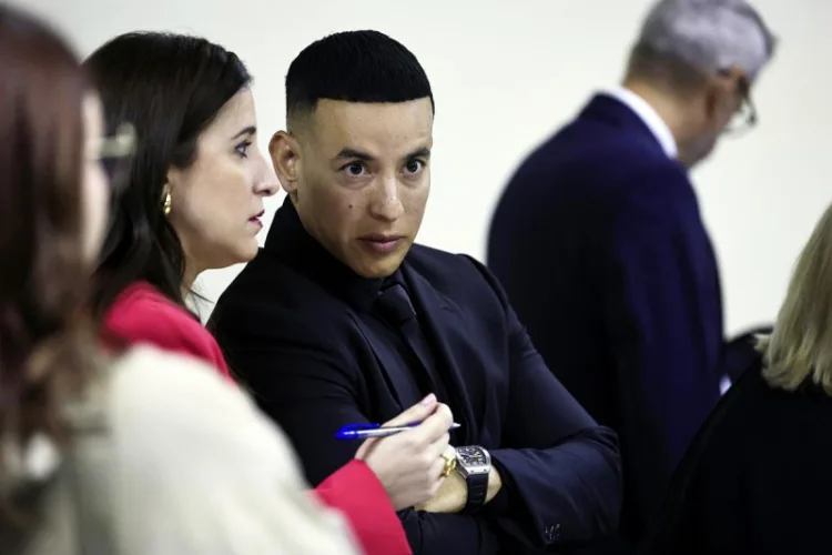 Ramón Luis Ayala Rodríguez, conocido en el mundo artístico como Daddy Yankee, presentó este martes una demanda contra su exesposa Mireddys González y contra su excuñada.