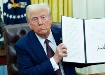 El Gobierno de Donald Trump podría implementar en los próximos días una restricción de viaje que afectaría a ciudadanos de varios países, incluido Venezuela y Cuba.