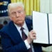 El Gobierno de Donald Trump podría implementar en los próximos días una restricción de viaje que afectaría a ciudadanos de varios países, incluido Venezuela y Cuba.