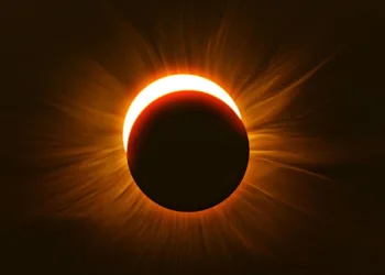 Este fin de semana ocurrirá un eclipse solar parcial, que será visible en algunas zonas de la tierra, especialmente las más septentrionales. Desde el punto de vista geográfico, Venezuela no podrá vivir el fenómeno.