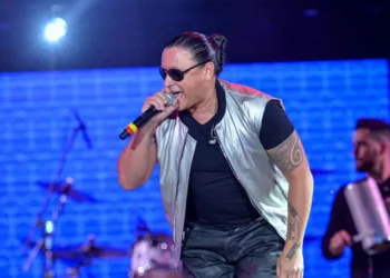 El cantante Elvis Crespo anunció un concierto en Puerto Rico como parte del “Poeta Herío Tour” a través de un comunicado en redes sociales.