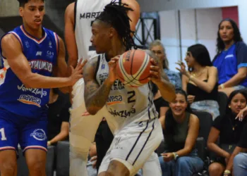 Trotamundos de Carabobo cayó este domingo por segunda noche consecutiva ante Gaiteros del Zulia, esta vez con marcador de 79-61.
