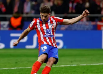 La UEFA, máximo organismo del fútbol europeo, emitió un comunicado para aclarar la situación irregular que se vivió en el cobro del penalti de Julián Álvarez, en la tanda decisiva de los octavos de final de Champions League, entre el Real Madrid y el Atlético de Madrid.